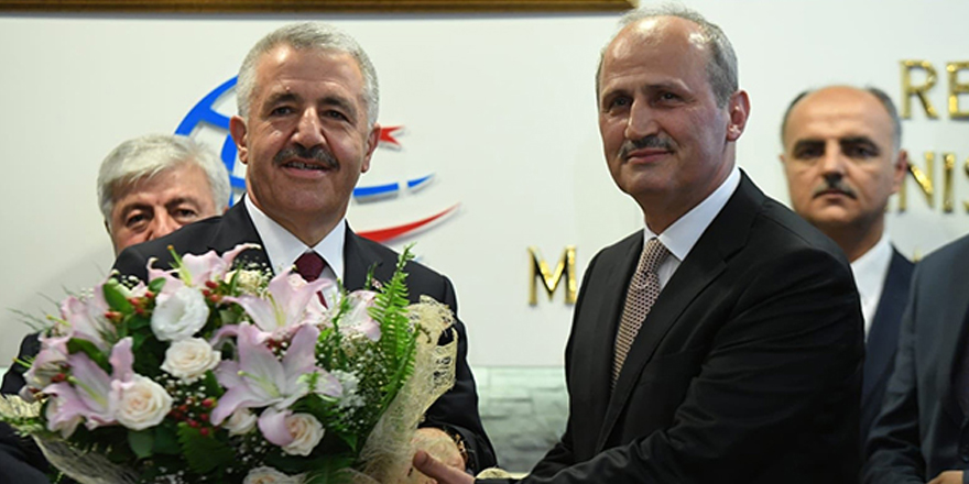 Ulaştırma, Denizcilik ve Haberleşme Bakanı Ahmet Arslan görevini devretti