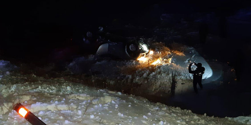 Kars’ta buzlanma nedeniyle araç takla attı: 4 yaralı