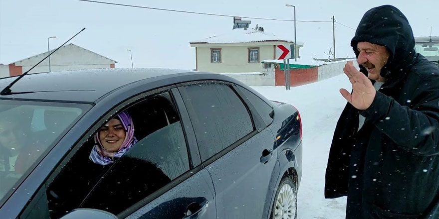 Kars’ta tipiden mahsur kalan öğretmenler kurtarıldı