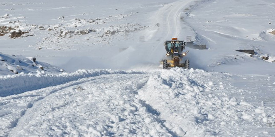 Kars’ta kar ve tipiden 108 köy yolu ulaşıma kapandı