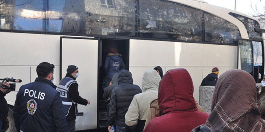  Kars’ta düzensiz göçmenler sınır dışı ediliyor