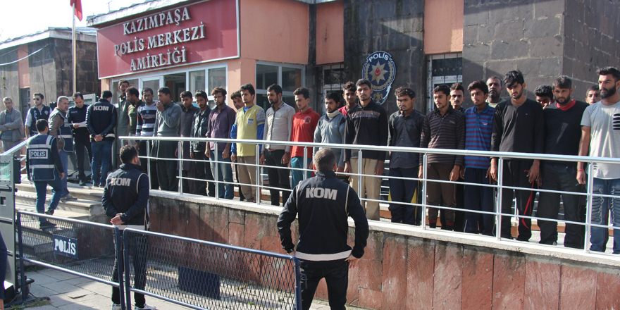 Kars’a kaçak yollarla gelen 43 yabancı uyruklu şahıs sınır dışı edilecek