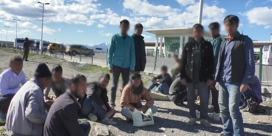 Sarıkamış’ta 8 göçmen yakalandı