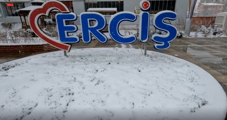 Erciş’te Mart ayı karlı bitti