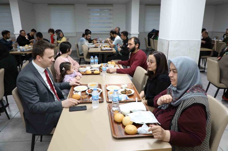 Erzincan’da depremzedelere iftar programı düzenlendi
