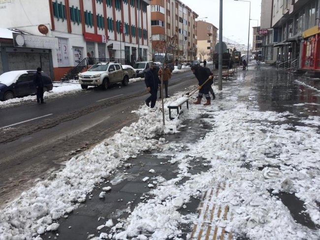 kars-belediyesinden-karla-mucadele-seferberligi…--(2).jpg