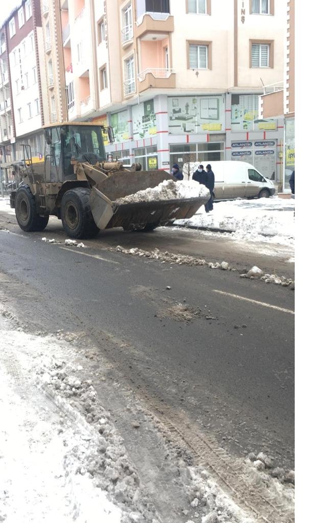 kars-belediyesinden-karla-mucadele-seferberligi…--(3).jpg