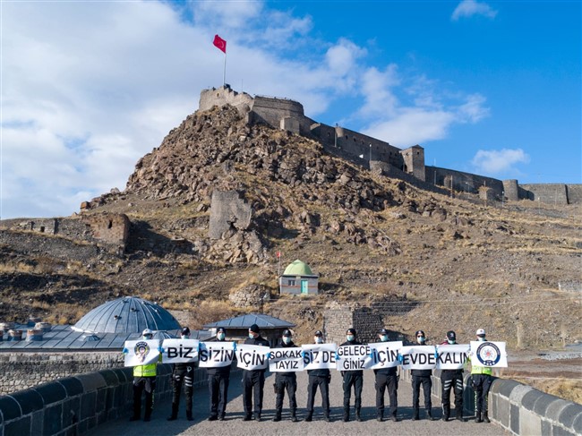 kars-emniyetinden-“evde-kal”-cagrisi!-(3).jpg